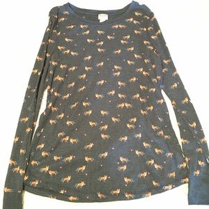 Long sleeve shirt with foxes